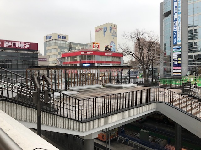 リニューアルした藤沢駅北口ペデストリアンデッキ（ガーデンテラス）